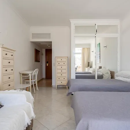 Sunny With Seaview Фуэнхирола